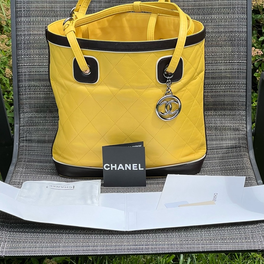 Chanel Handbag…. Country club tote   🦄 excellent! Rare! Lamb skin 🔥